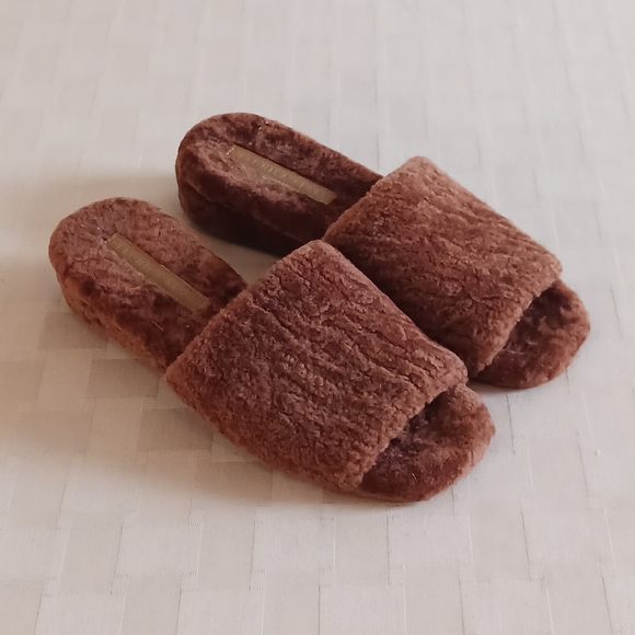 Veronica Beard Desiree Genuine Shearling Slides Sandals - Picture 2 of 9